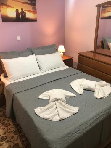 a bedroom with a bed with towels on it at GERASIMOS HOYSE in Vitina