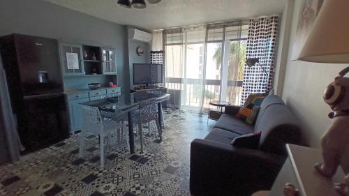 RESIDENCE DE LA MER - Appartement 2 chambres très spacieux A 2 pas du Port et de la Plage - Clim - parking