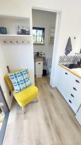 Η κουζίνα ή μικρή κουζίνα στο Luxury Shepherds Hut Farm Retreat