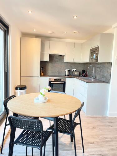 City centre, Top floor apartment, Two balconies photo 14