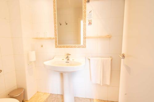 Ένα μπάνιο στο Houm Nets - Adults Only