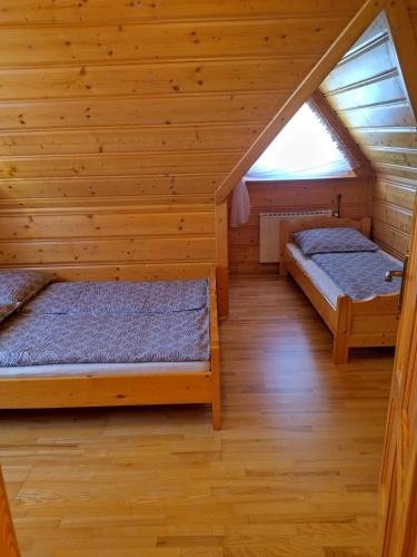 Кровать или кровати в номере Domki u Jasia