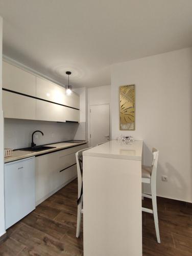 Una cocina o cocineta en Modessa