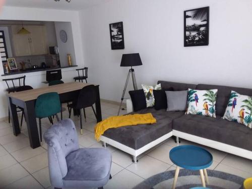 Posezení v ubytování Apt 2 chambres Vue Lagon