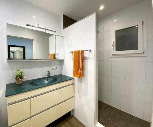 Koupelna v ubytování Apartamento exclusivo en primera línea de mar