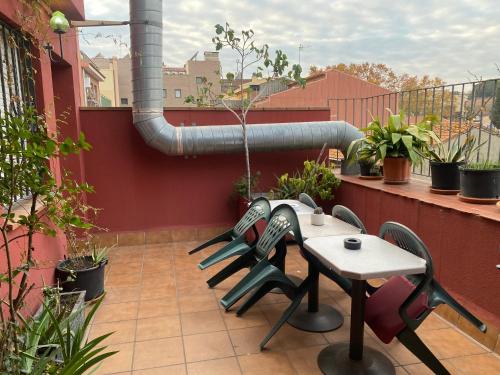 a patio with chairs and a table on a balcony at HOSTAL GALICIA CARDEDEU in Cardedeu