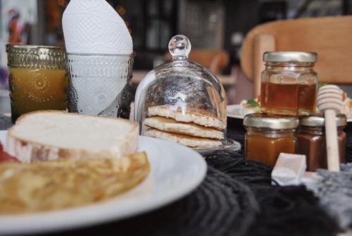 Makanan di atau berdekatan hotel
