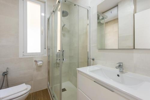 a bathroom with a shower and a sink and a toilet at Stay U-nique apartment Venezuela in Málaga