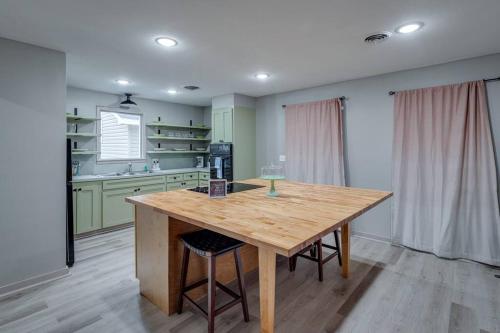 3 bedroom Throwback – Photos 3