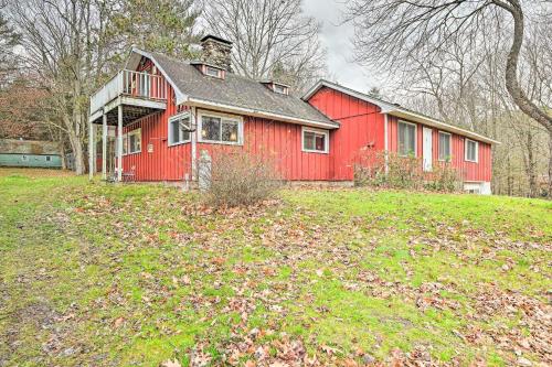 Imagen de la galería de Old Time Catskill Mtn Retreat, Handcrafted Cabin!, en Cornwallville