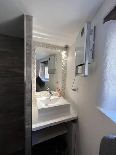 Kúpeľňa v ubytovaní "L'Estrine" Centre Saint-Rémy-de-Provence