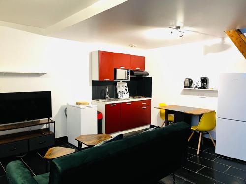 Photo de la galerie de l'établissement Studio avec terrasse et entrée privative., à Orléans