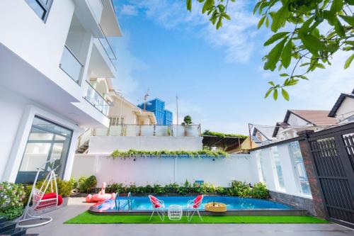 a swimming pool in the backyard of a house at Minh Phước Villa 12 Kim Ngân in Vung Tau