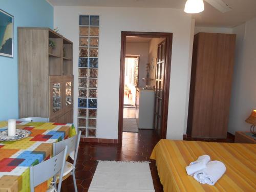 a dining room with a table and a kitchen at BlueMind in Tropea