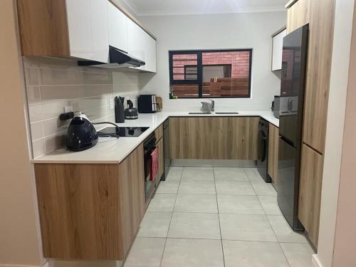O bucătărie sau chicinetă la Blyde Beach Front Apartment Ground floor