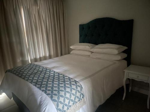 Katil atau katil-katil dalam bilik di Blyde Beach Front Apartment Ground floor