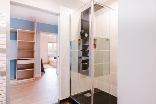 a walk in closet with a glass door at Grande maison avec piscine et jacuzzi à la campagne in Desvres