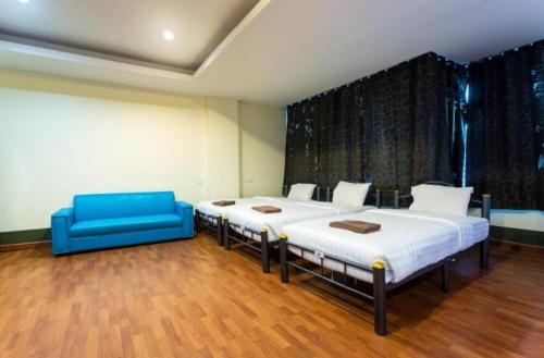Postel nebo postele na pokoji v ubytování Lavender Patong Hotel