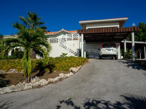 a car parked in front of a house at Villa Happy View in Willibrordus