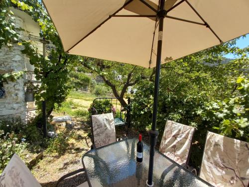an umbrella sitting on a table with chairs at Casa Tita María in Bubión