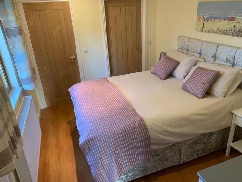 Postel nebo postele na pokoji v ubytování Rocco's Lodge a beautiful 3 bedroom holiday home