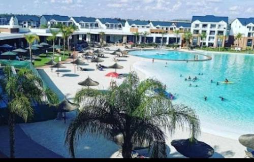 Kolam renang di atau dekat dengan Blyde Beach Front Apartment Ground floor