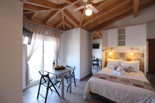 a bedroom with a bed and a desk in a room at Casa Boytac by CosyCasa Praia Peniche in Peniche