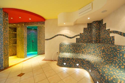 a bathroom with a bathtub in the middle of a room at Jagdschloss Waldsee in Waldsee