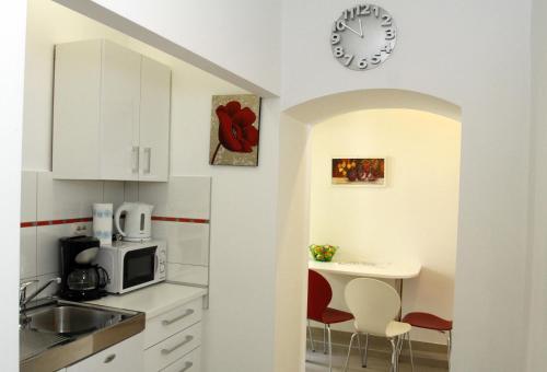 Rooms Miletic near the Palace