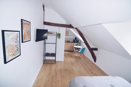 a room with white walls and a wooden floor at Studios Lsquare Residence AFPA in Châtellerault