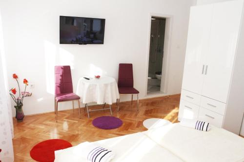 Rooms Miletic near the Palace