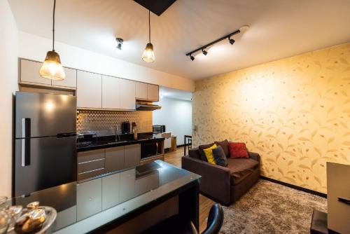 Una cocina o zona de cocina en SN10 - Apartamento amplo de um quarto, totalmente equipado, próximo à Avenida Paulista.