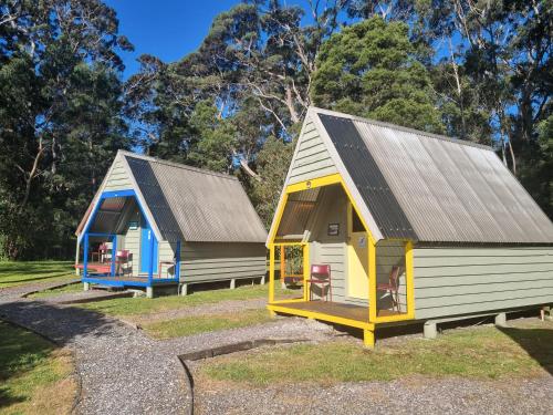 two small houses are sitting next to each other at Strahan Backpackers in Strahan