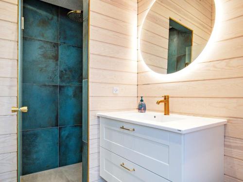 Ένα μπάνιο στο 8 person holiday home in Løkken-By Traum
