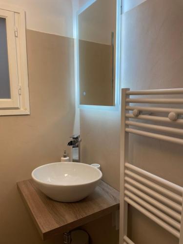 a bathroom with a white sink and a mirror at Rjgal Apartment B&B in Florence