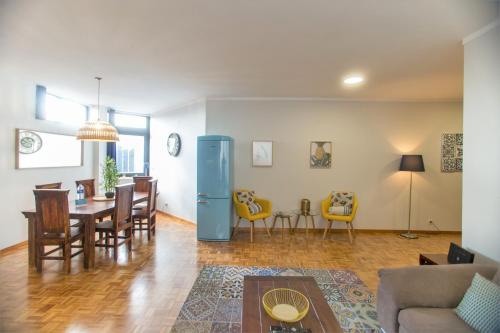 Republica Square Apartment by Porto City Hosts