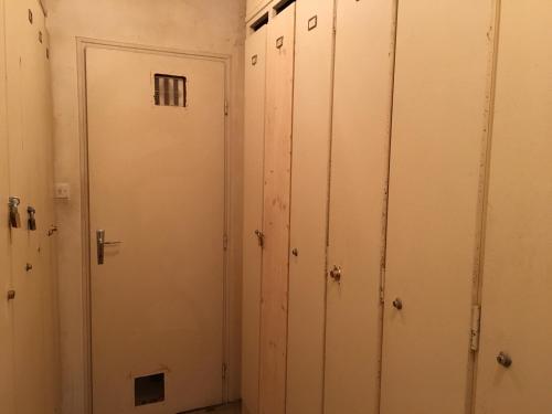 a row of white lockers in a room at ∞ Hyper centre ∞ La marmotte ∞ petit T2 ∞ entrée24h/24 ∞ près ski/cure ≈AX-LES-THERMES≈ wifi ∞ in Ax-les-Thermes