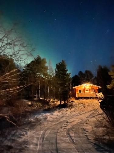 Imagen de la galería de Macktunet - Retro log cabin from the 70s in Malangen, en Lanes