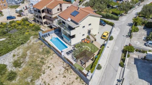Family-friendly apartments with swimming pool Brodarica - Sibenik - 20248
