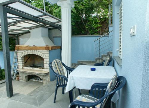 Apartments by the sea Crikvenica - 10437