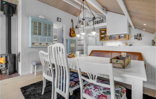 3 Bedroom Stunning Home In Ansagerにあるシーティングエリア