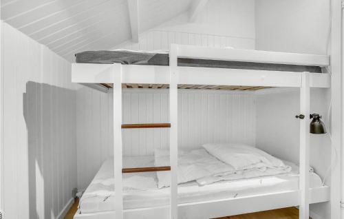3 Bedroom Stunning Home In Ansagerにあるベッド