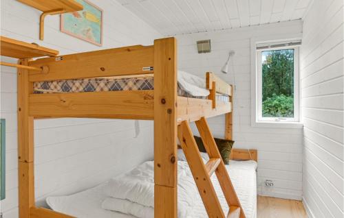 Ένα ή περισσότερα κρεβάτια σε δωμάτιο στο 3 Bedroom Gorgeous Home In Strandby