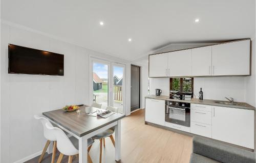 Η κουζίνα ή μικρή κουζίνα στο 2 Bedroom Nice Home In Ulfborg