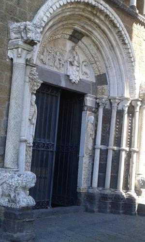 an entrance to a building with an arch and a door at La Terrazza in Tuscania