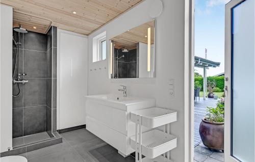 a bathroom with a sink and a shower at Amazing Home In Malling With Kitchen in Malling