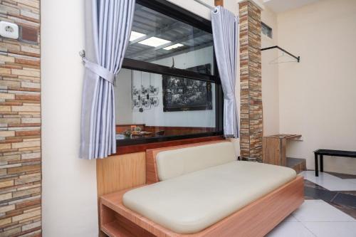 Llit o llits en una habitació de RedDoorz Syariah near Kampus UNSOED Purwokerto