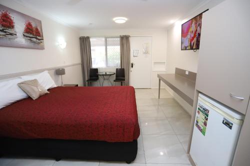 Ένα ή περισσότερα κρεβάτια σε δωμάτιο στο Miners Lodge Motor Inn