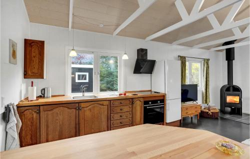 a kitchen with a sink and a refrigerator at Awesome Home In Mern With Wifi in Mern
