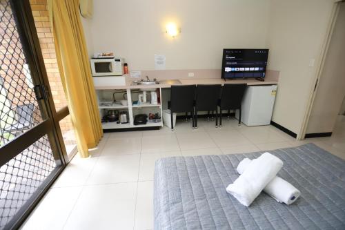 Ένα ή περισσότερα κρεβάτια σε δωμάτιο στο Miners Lodge Motor Inn